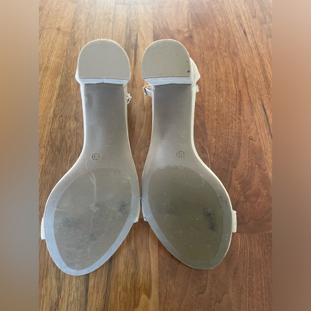 Lulu’s Heels - Picture 2 of 5